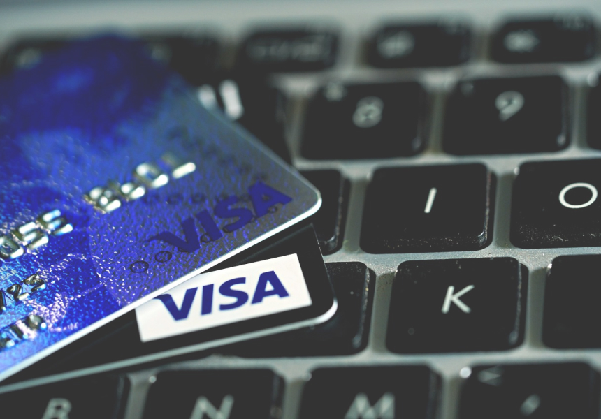 Thẻ Visa ngày càng được sử dụng phổ biến bởi sự tiện lợi mà nó mang lại