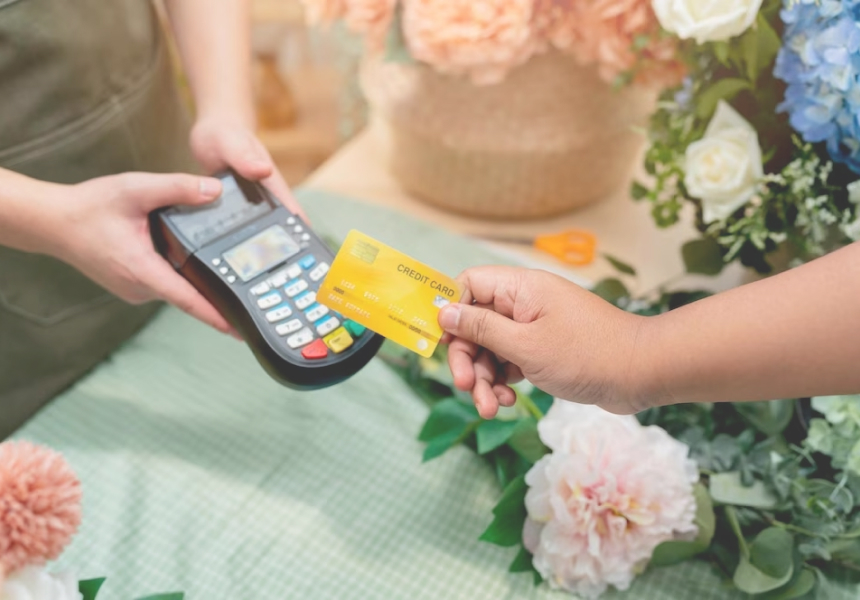 kiểm tra giao dịch cẩn thận khi thanh toán bằng thẻ tín dụng