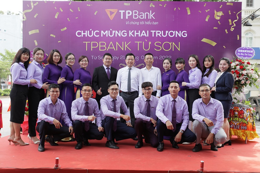 TPBank Từ Sơn mang đến cho khách hàng sự tiện nghi và an toàn trong việc quản lý tài khoản của mình. Hãy xem ảnh để cảm nhận được sự chuyên nghiệp và tận tâm của TPBank.