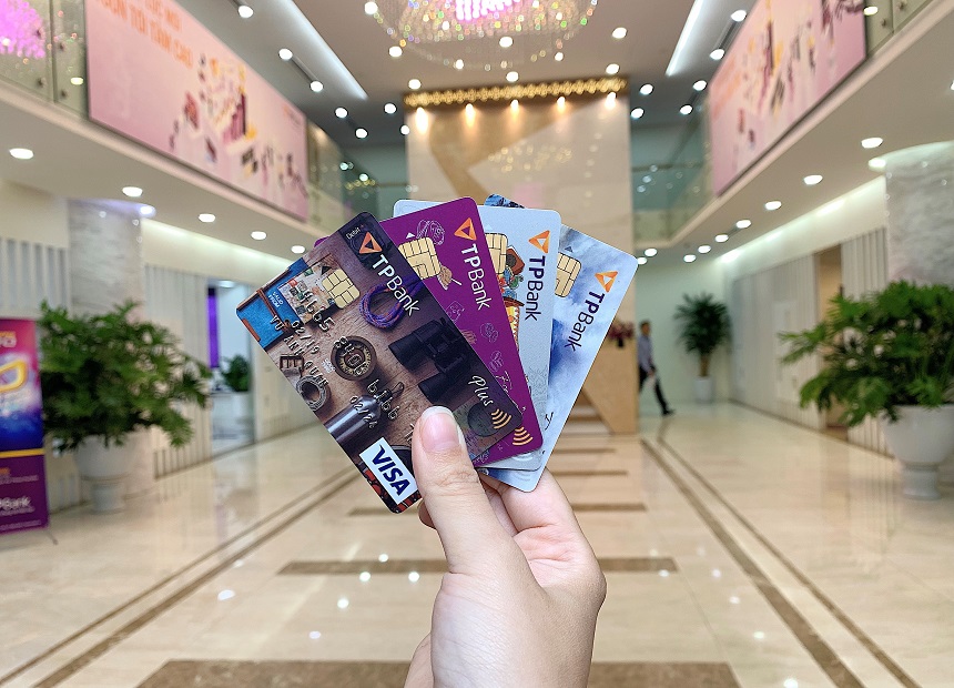 Cách làm thẻ tín dụng TPBank cho sinh viên: Điều kiện, thủ tục và biểu phí